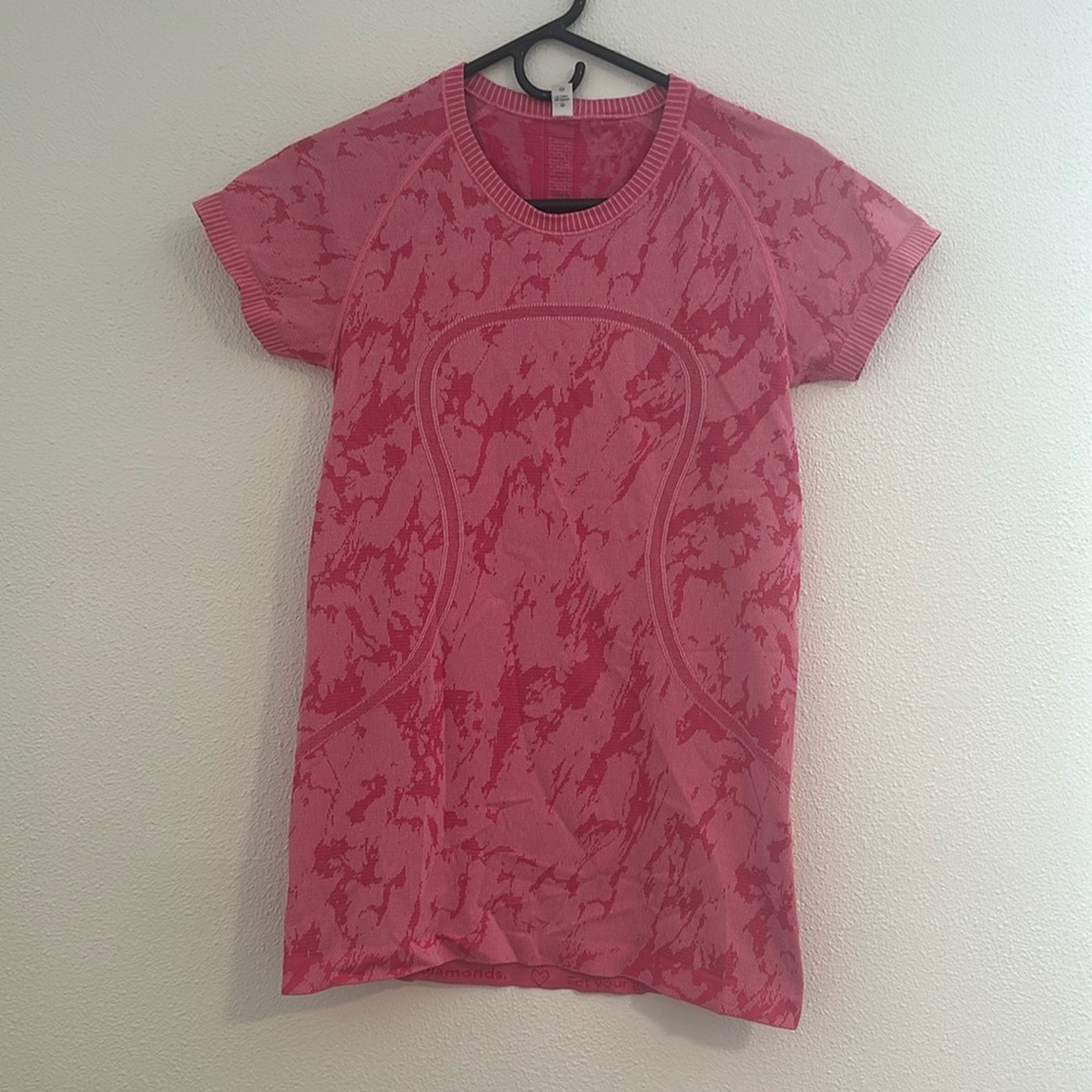 Lululemon Swiftly Short Sleeve Pink Size 8